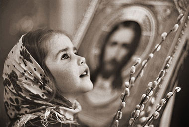 Niña orando