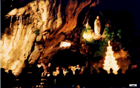La gruta de noche